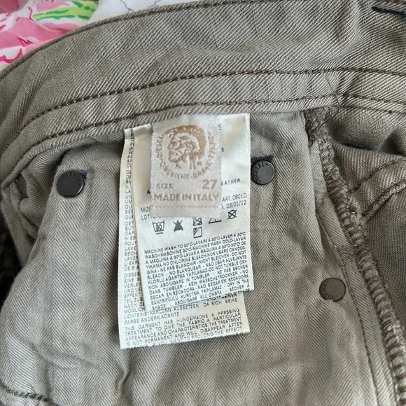Diesel Industry Denim Division “For Successful Living” Slim-Carrot Jeans size 27